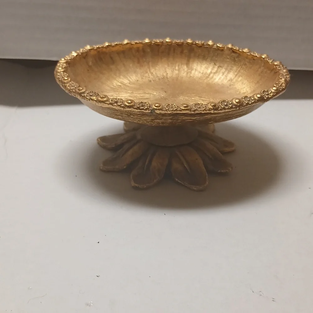 Vintage Hanna Pedestal Soap Dish Hollywood Regency Petal Design Brass Gold Dish